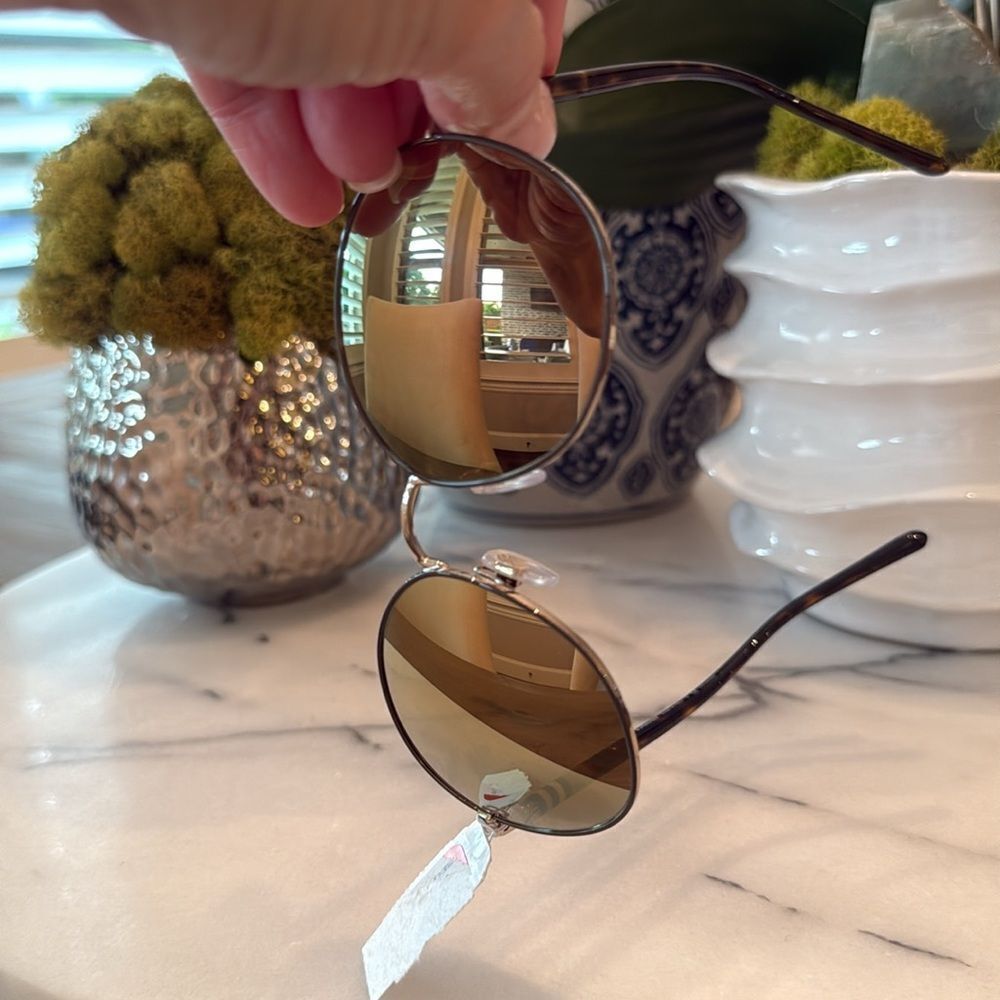 NWT BURBERRY SUNGLASSES 3094
⭐️Nordstrom blank side tag - Picture 7 of 7